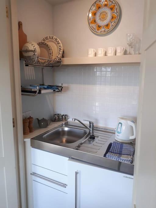 Ferienwohnung No. 27'S Self-Catering Flat For A Memorable Break. Bridport Exterior foto
