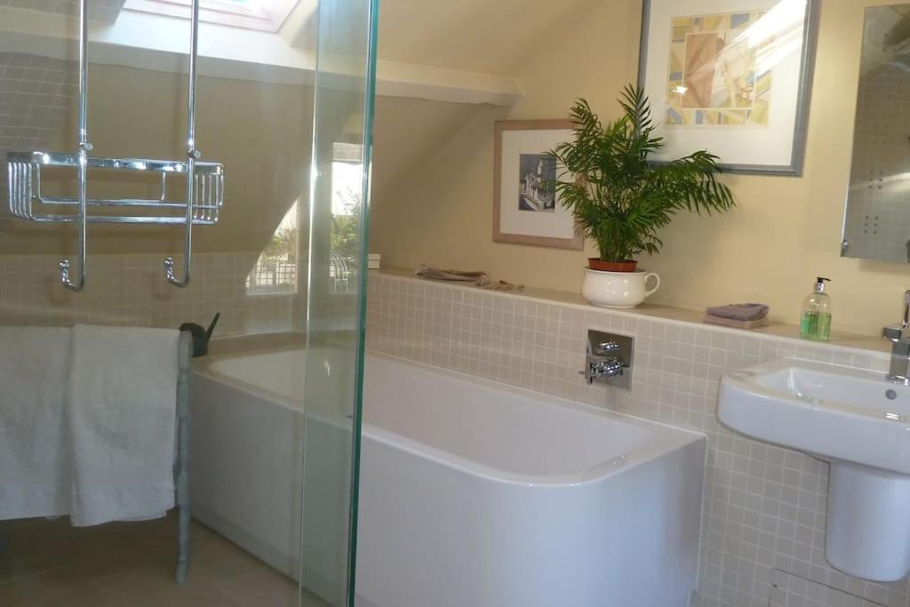 Ferienwohnung No. 27'S Self-Catering Flat For A Memorable Break. Bridport Exterior foto